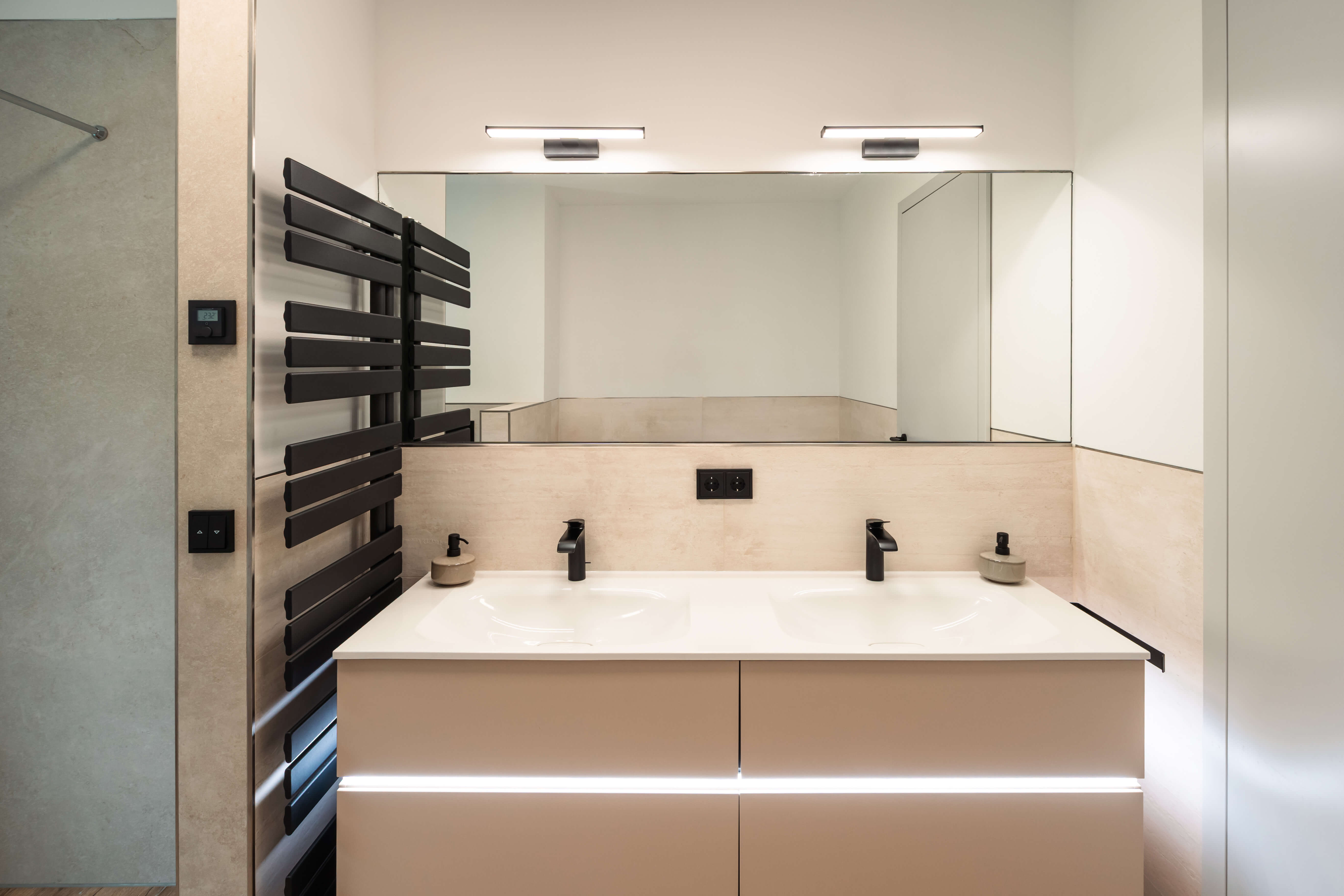Badezimmer 1 mit Doppelwaschbecken